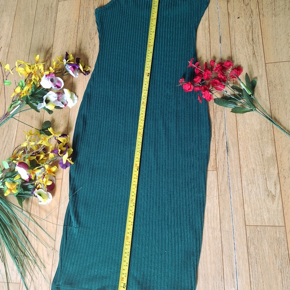 Elegant Green Sleeveless Dress - Picture 5 of 6